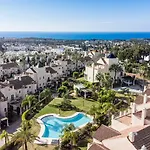 Townhouse In Paraiso بيت للعطل إِستيبونا