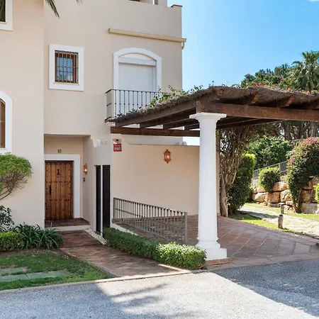 Townhouse In Paraiso إِستيبونا