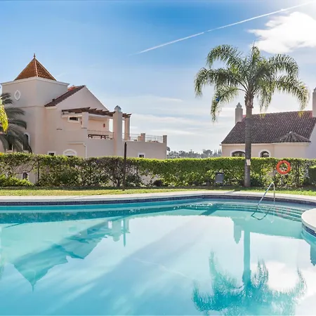 Townhouse In Paraiso إِستيبونا