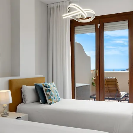 Townhouse In Paraiso * 에스테포나